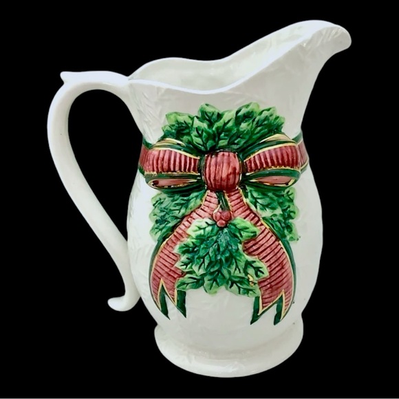 Vintage Inspirado ‘Deck the Holly’ Holiday Pitcher Christmas Holly & Bow design - Picture 9 of 12